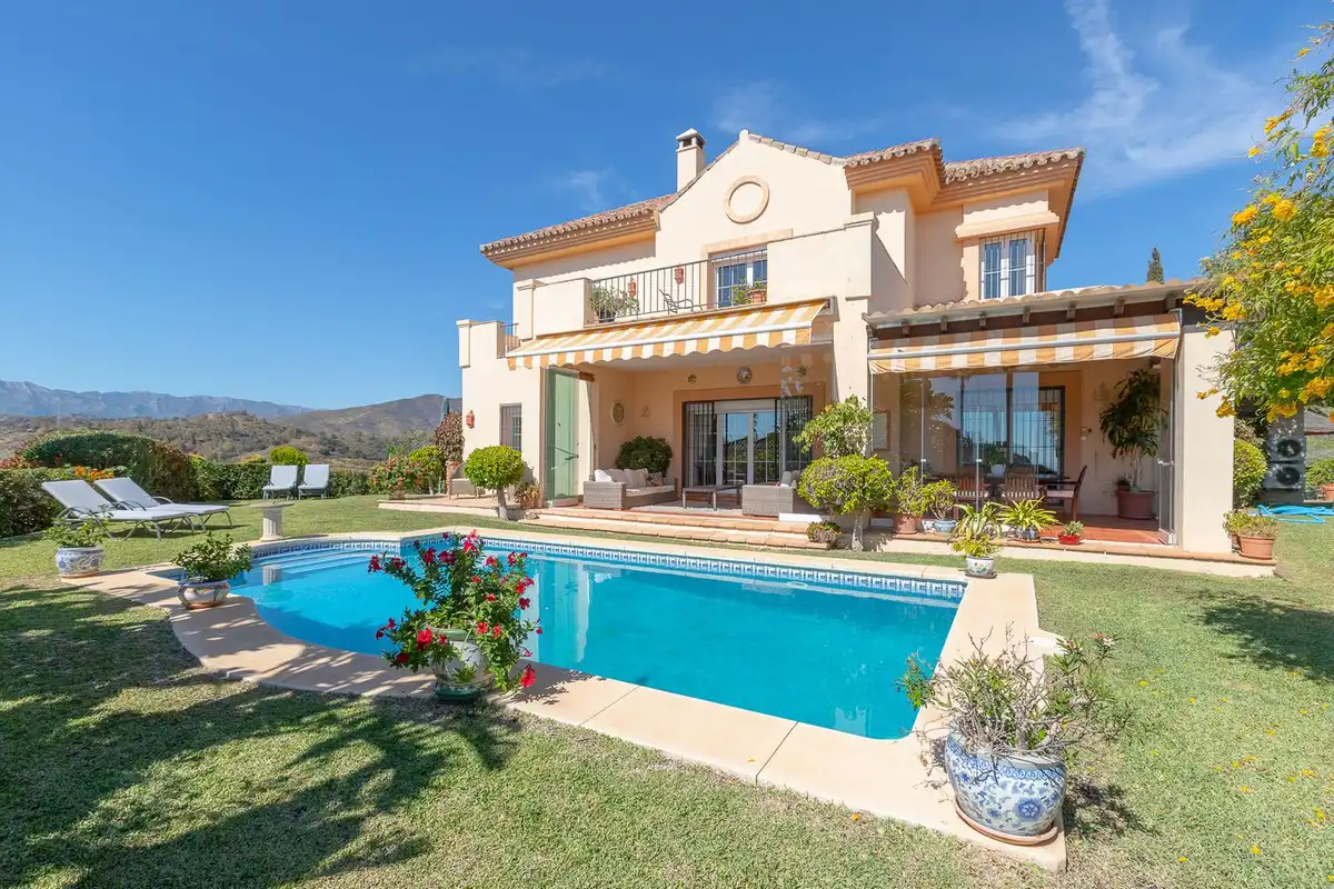 House with pool for sale in Elviria - Cabopino