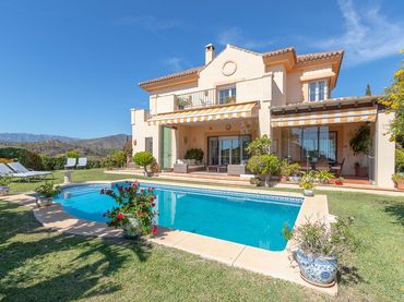 House with pool for sale in Benigembla