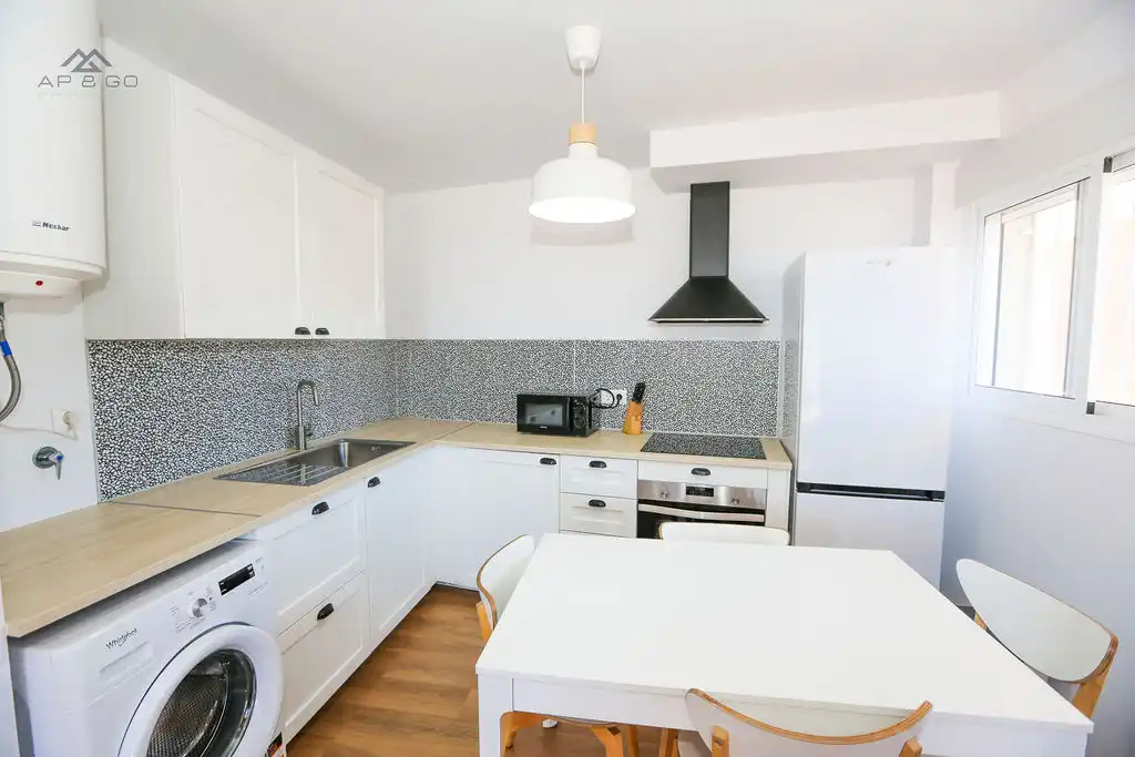 Cuina de Àtic de lloguer en Almuñécar amb Aire condicionat, Terrassa i Moblat