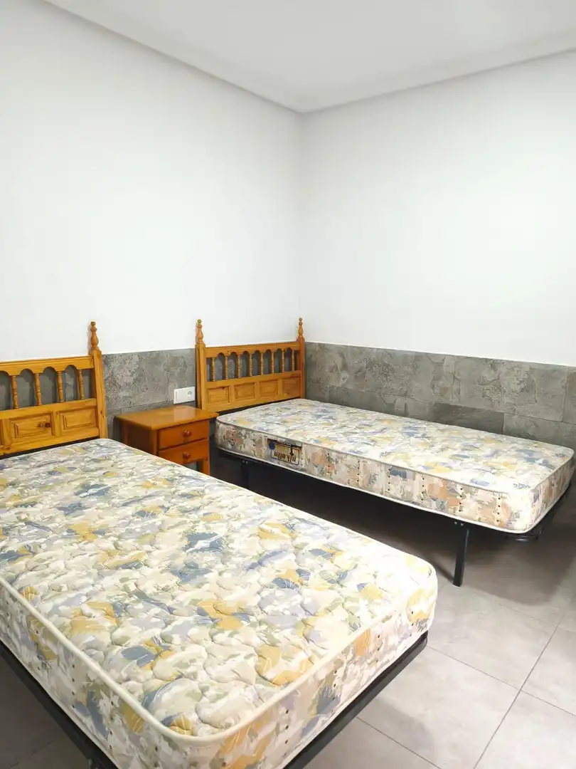 Habitación de Planta baja en venta en Elche / Elx con Amueblado
