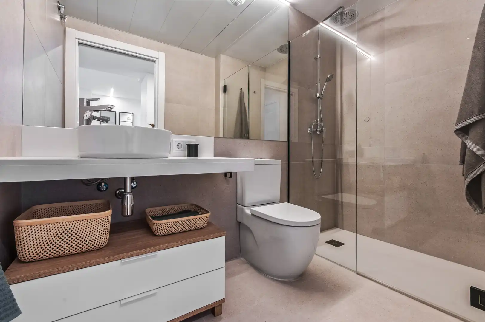 Baño de Piso en venta en Barcelona con Aire acondicionado, Calefacción y Terraza