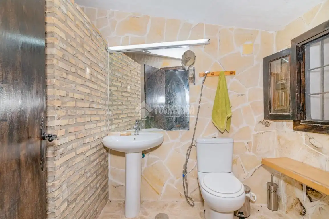 Bany de Finca rústica en venda en Loja amb Aire condicionat, Jardí privat i Terrassa