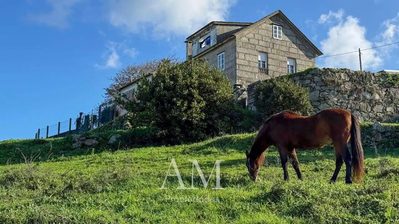 Vista exterior de Casa o xalet en venda en Nigrán amb Jardí privat, Terrassa i Traster