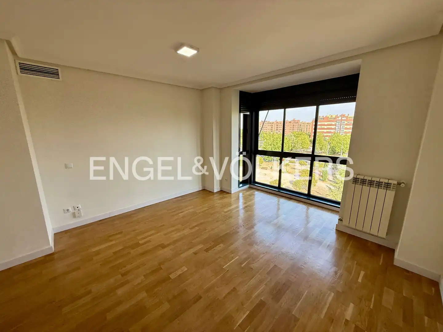 Schlafzimmer von Wohnung zur Miete in Madrid mit Klimaanlage, Heizung und Parkett