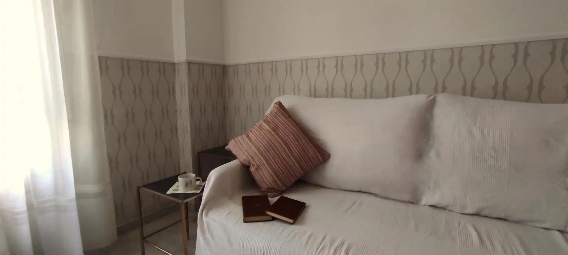 Habitación de Apartamento de alquiler en Málaga con Jardín privado
