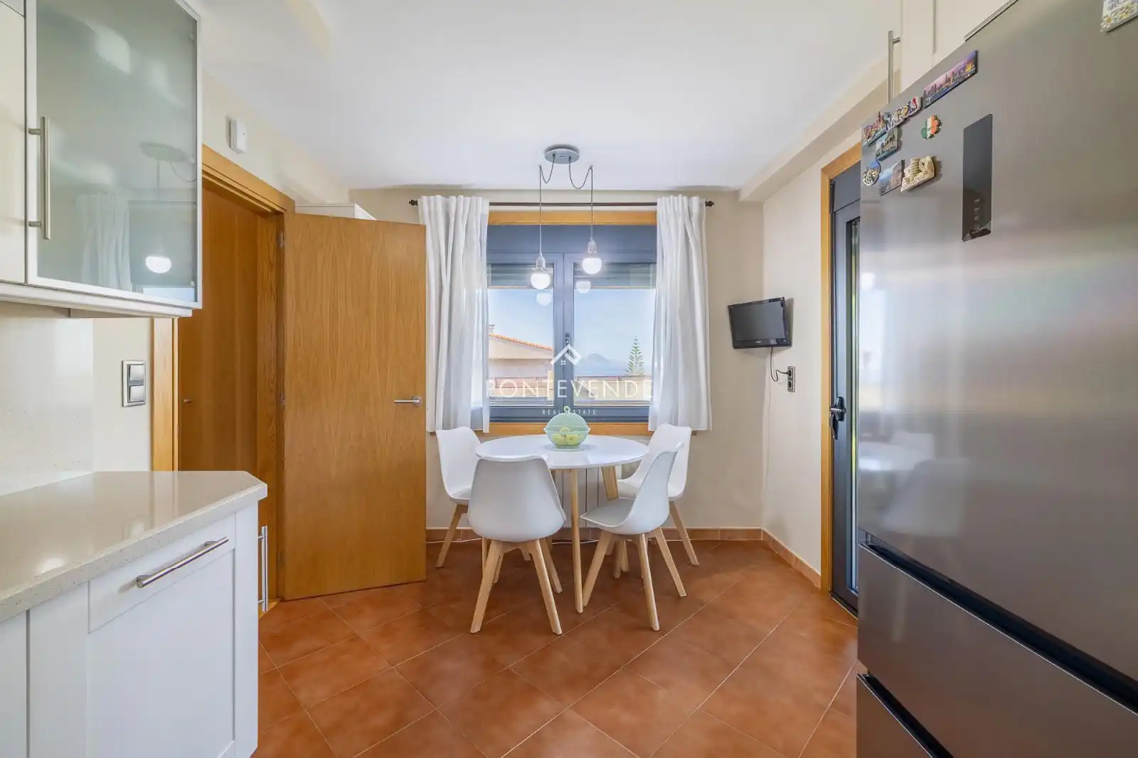 Cuina de Casa o xalet en venda en Vigo  amb Calefacció, Jardí privat i Terrassa