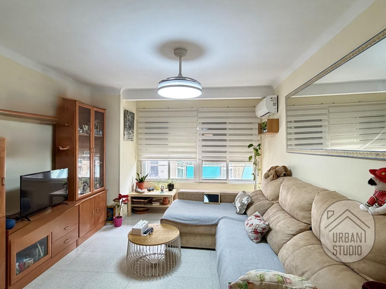 Living room of Flat for sale in Alicante / Alacant  with Air Conditioner, Furnished and Balcony