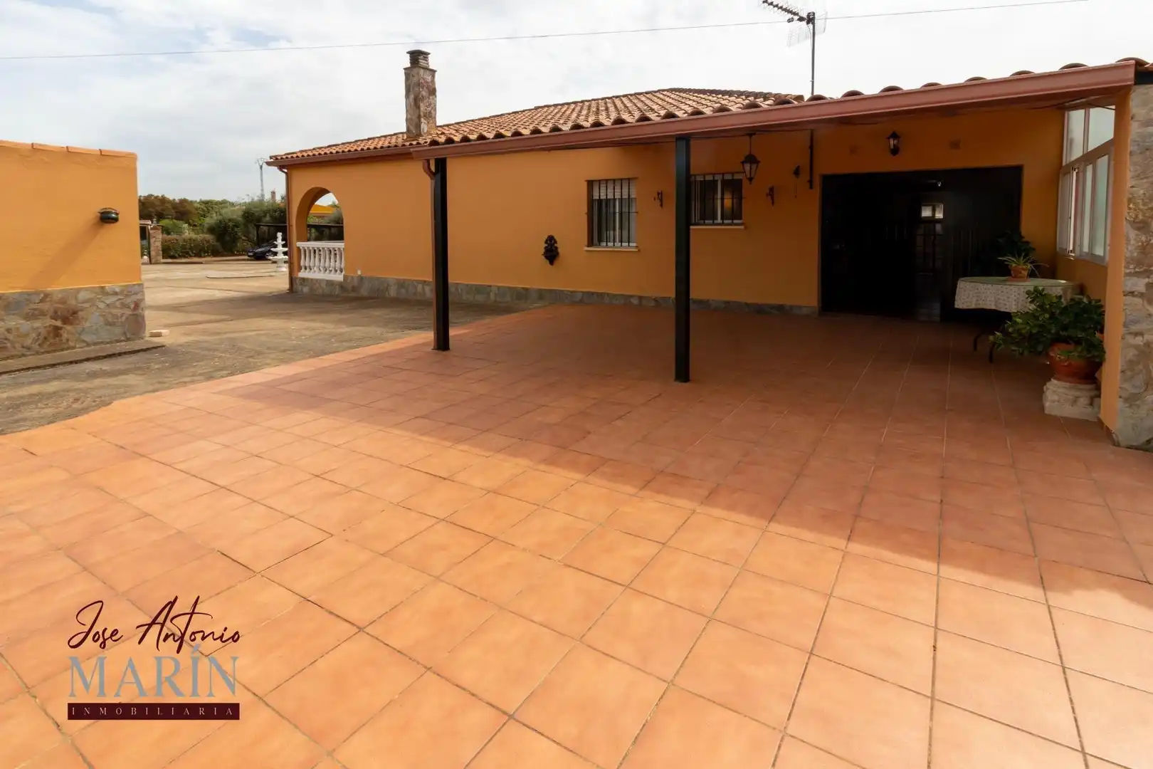 Vista exterior de Casa o chalet en venta en Badajoz con Aire acondicionado, Jardín privado y Piscina
