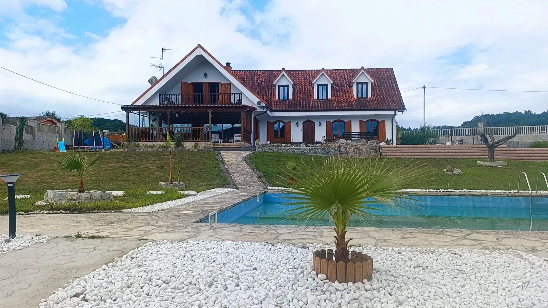 Jardí de Casa o xalet en venda en Siero amb Calefacció, Jardí privat i Piscina