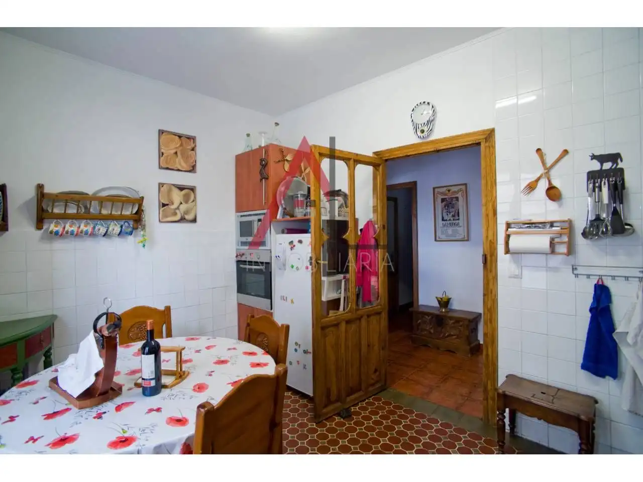 Cuina de Casa o xalet en venda en Santiuste de San Juan Bautista amb Jardí privat, Terrassa i Moblat