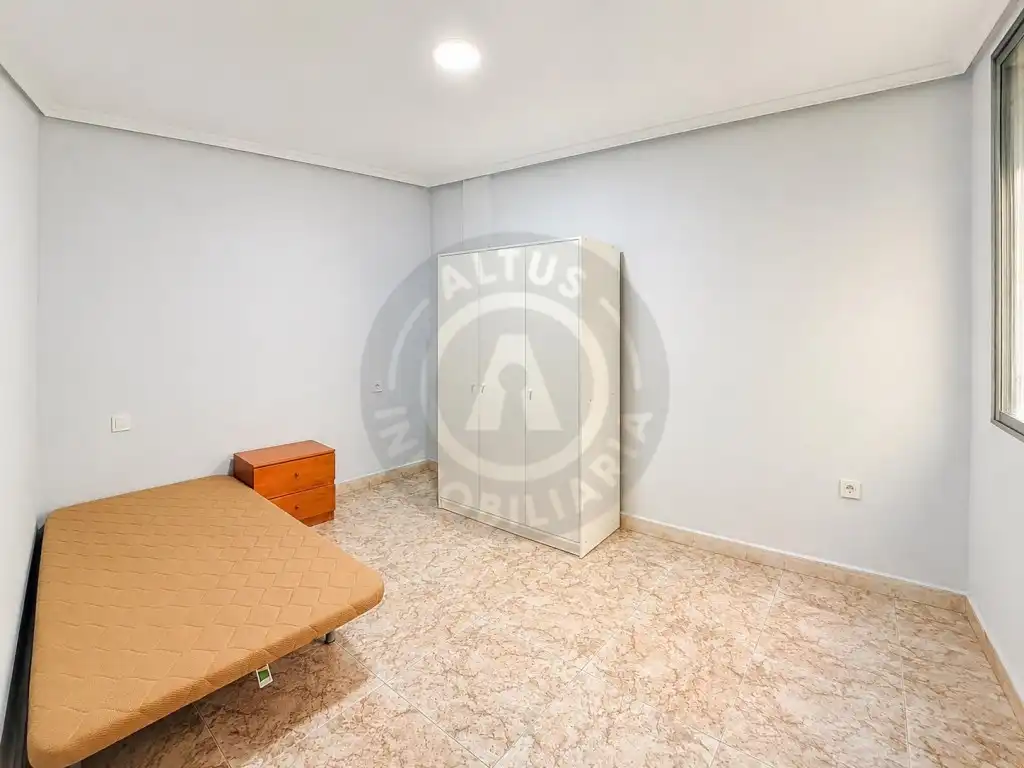Habitación de Piso de alquiler en Cáceres con Amueblado, Lavadora y Microondas