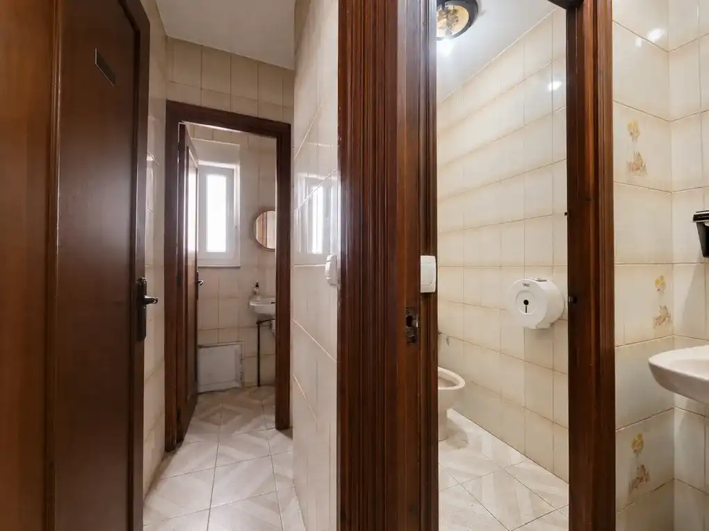 Badezimmer von Geschaftsraum zum Verkauf in Llanes