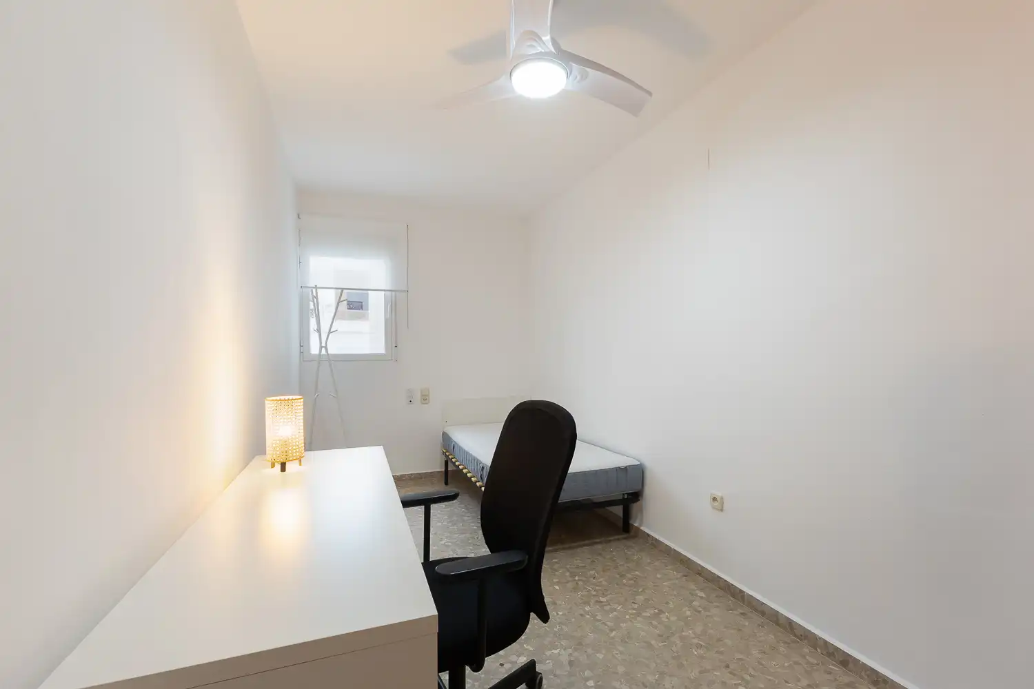 Schlafzimmer von Wohnung zur Miete in Valencia mit Klimaanlage, Heizung und Balkon