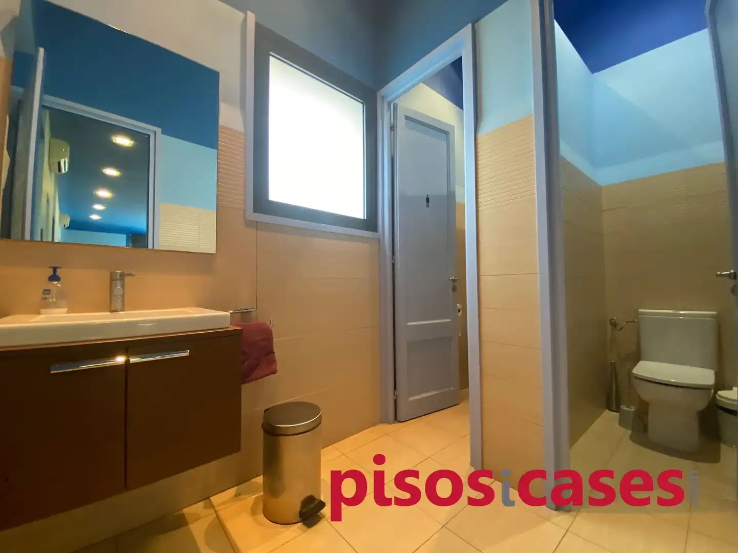 Bathroom of Office for rent in Manlleu  with Air Conditioner