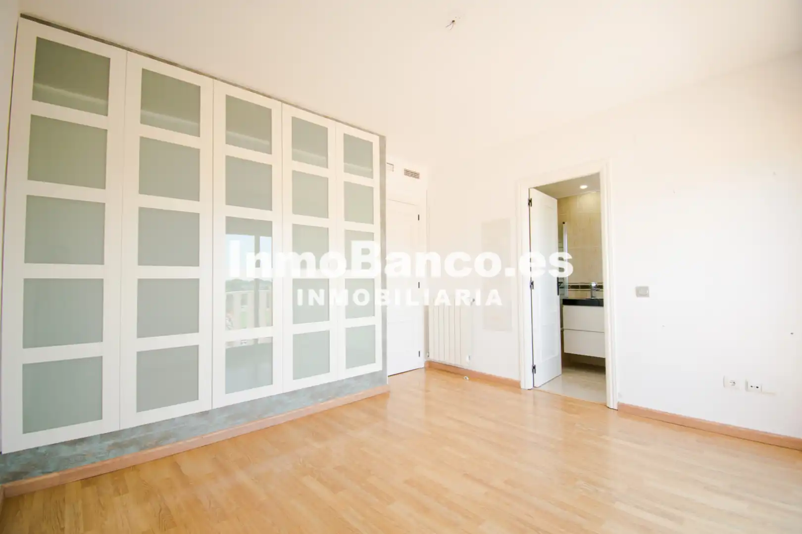 Habitación de Casa adosada de alquiler en Chiva con Aire acondicionado, Jardín privado y Terraza