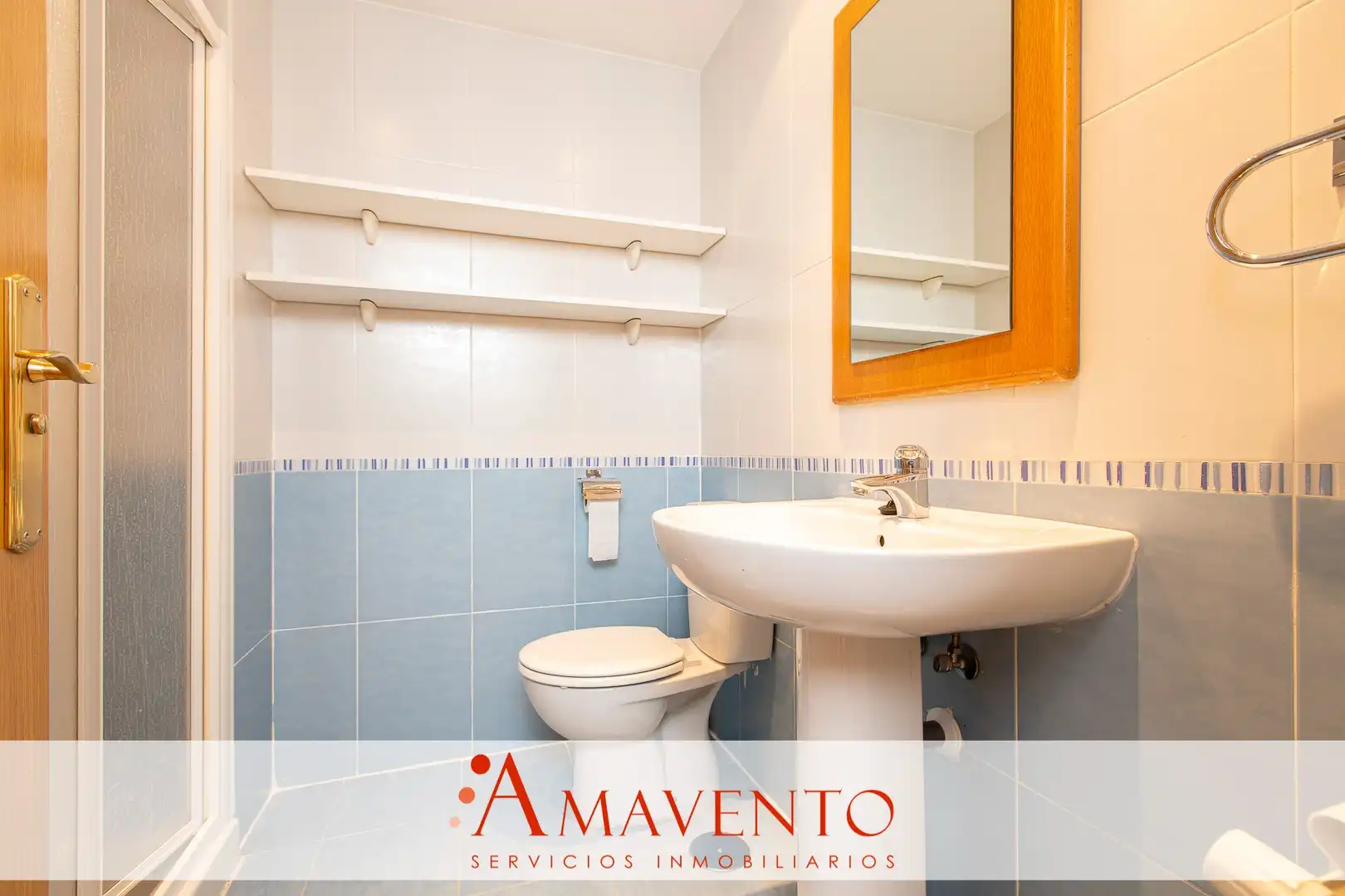 Bathroom of Flat for rent in Paracuellos de Jarama  with Air Conditioner, Heating and Private garden