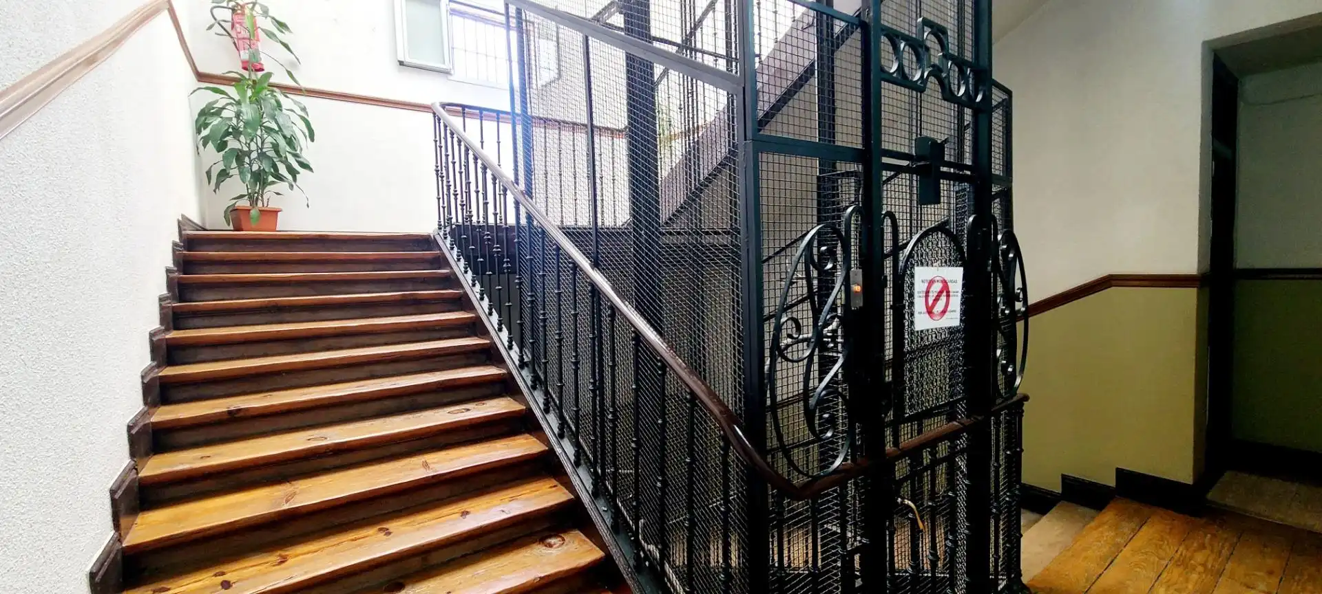 Attic for sale in Madrid  with Air Conditioner, Heating and Storage room