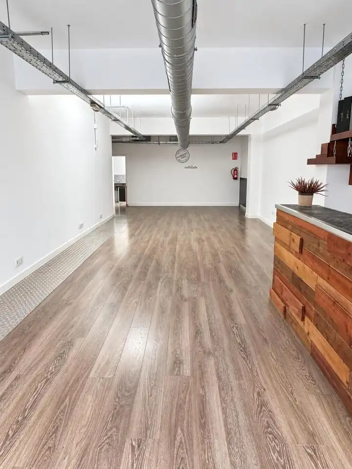 Local comercial en alquiler en Carrer de Lleó