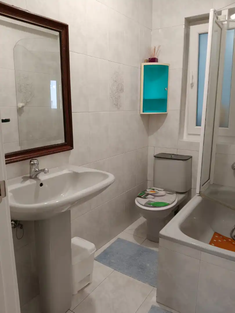 Badezimmer von Wohnung zum Verkauf in Lugo mit Möbliert