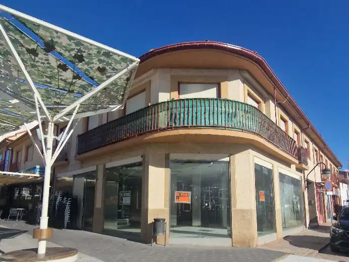 Vista exterior de Local en venta en Meco
