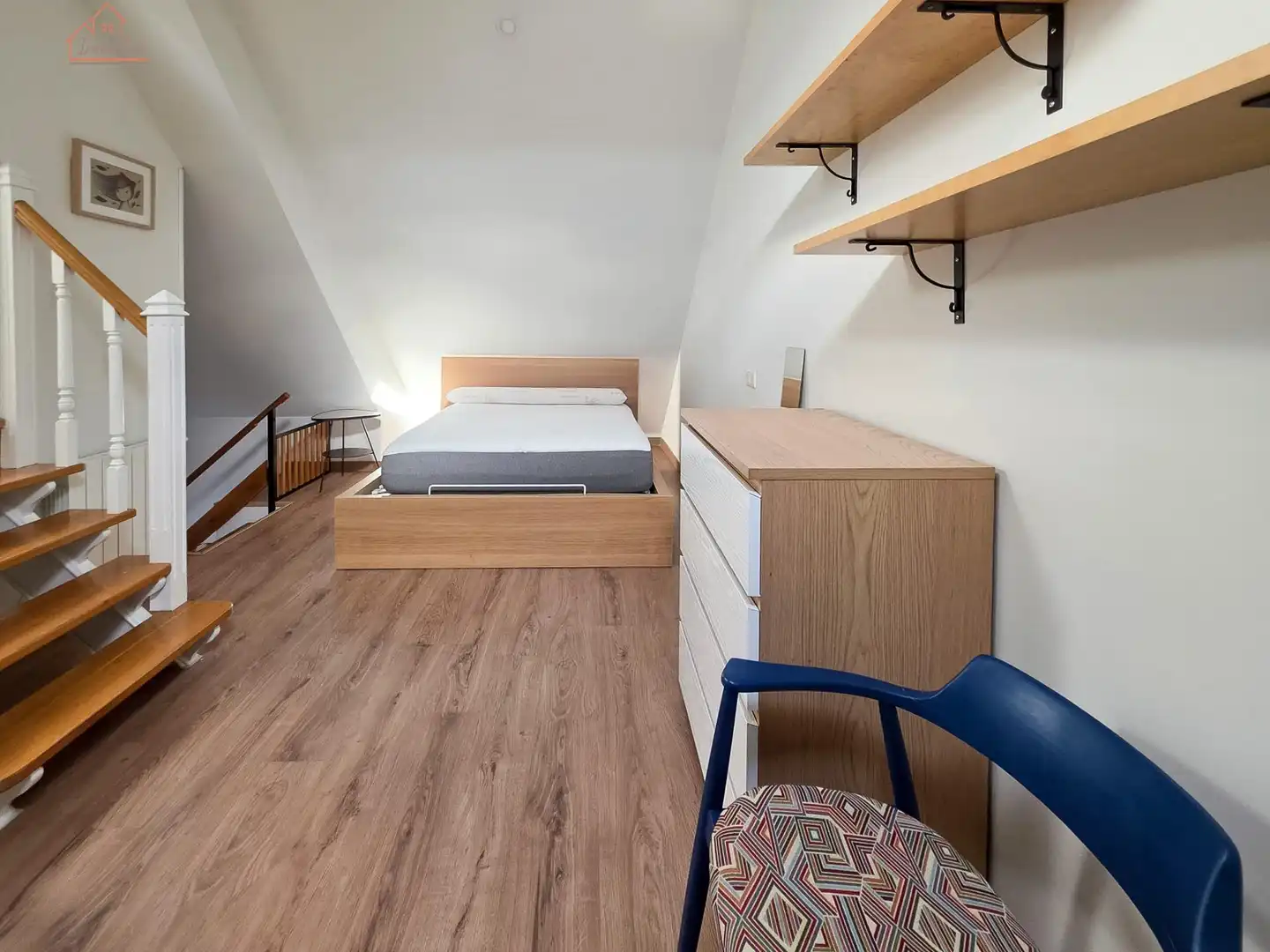 Schlafzimmer von Dachboden zur Miete in Madrid mit Klimaanlage, Heizung und Terrasse