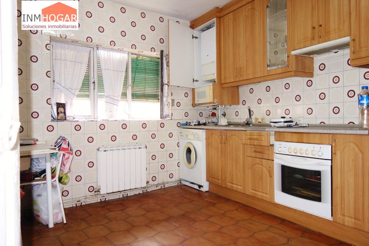 Kitchen of House or chalet for sale in Arévalo  with Heating and Balcony
