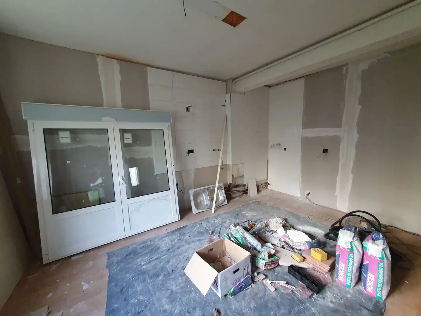 Wohnung zum Verkauf in Salas mit Heizung, Terrasse und Balkon