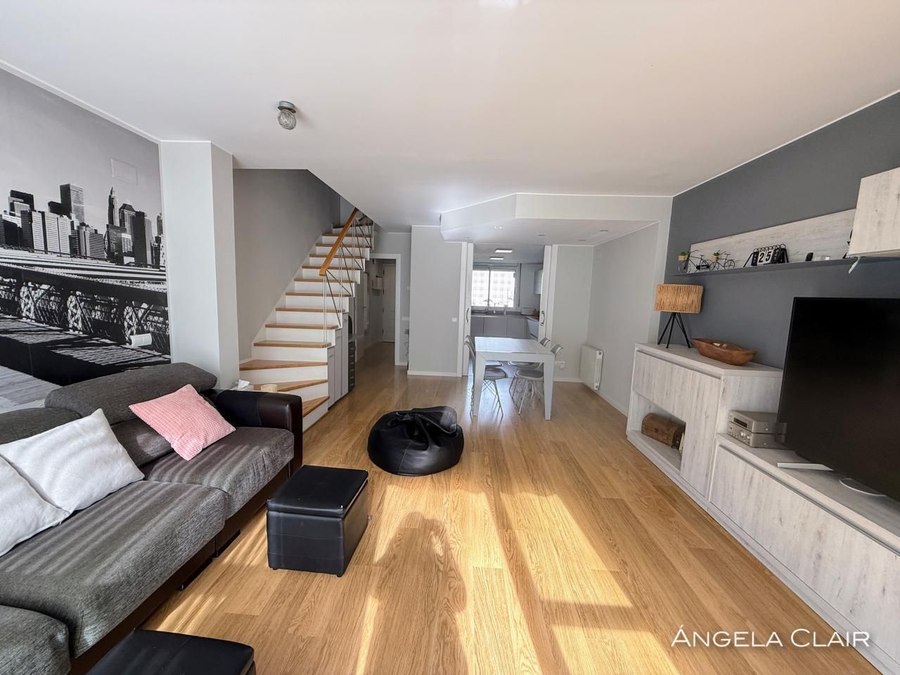 Sala d'estar de Dúplex en venda en Sant Vicenç Dels Horts amb Aire condicionat, Calefacció i Parquet