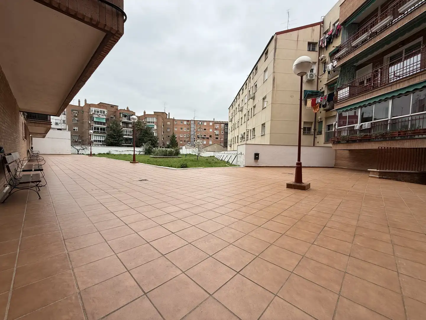 Vista exterior de Piso en venta en Madrid con Calefacción y Terraza