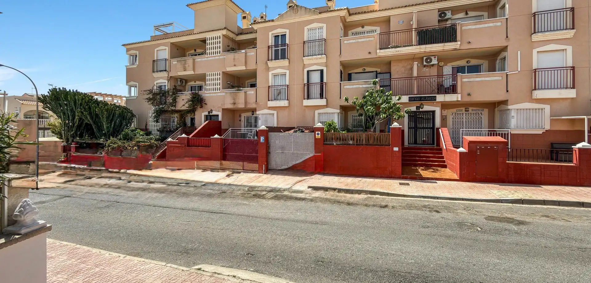 Vista exterior de Finca rústica en venda en Orihuela amb Terrassa, Traster i Moblat