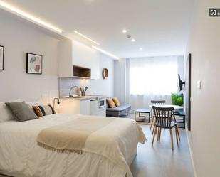 Bedroom of Study to share in  Madrid Capital  with Air Conditioner and Terrace