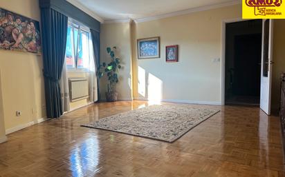 Living room of Flat for sale in Santiago de Compostela   with Heating, Parquet flooring and Storage room