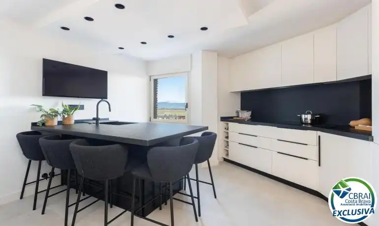 Cuina de Àtic en venda en Figueres amb Aire condicionat, Calefacció i Parquet