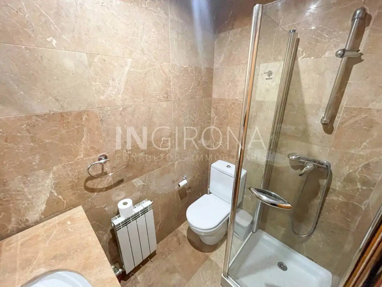 Badezimmer von Wohnung zur Miete in Girona mit Heizung und Möbliert