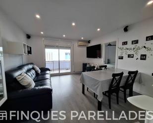 Living room of Flat for sale in Sitges  with Air Conditioner, Heating and Parquet flooring