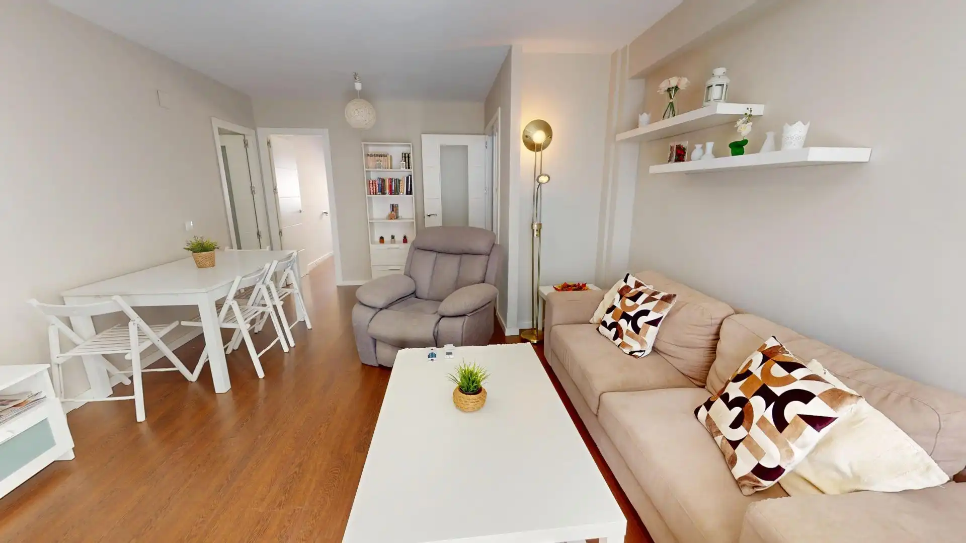 Sala de estar de Piso de alquiler en Fuengirola con Aire acondicionado, Parquet y Terraza