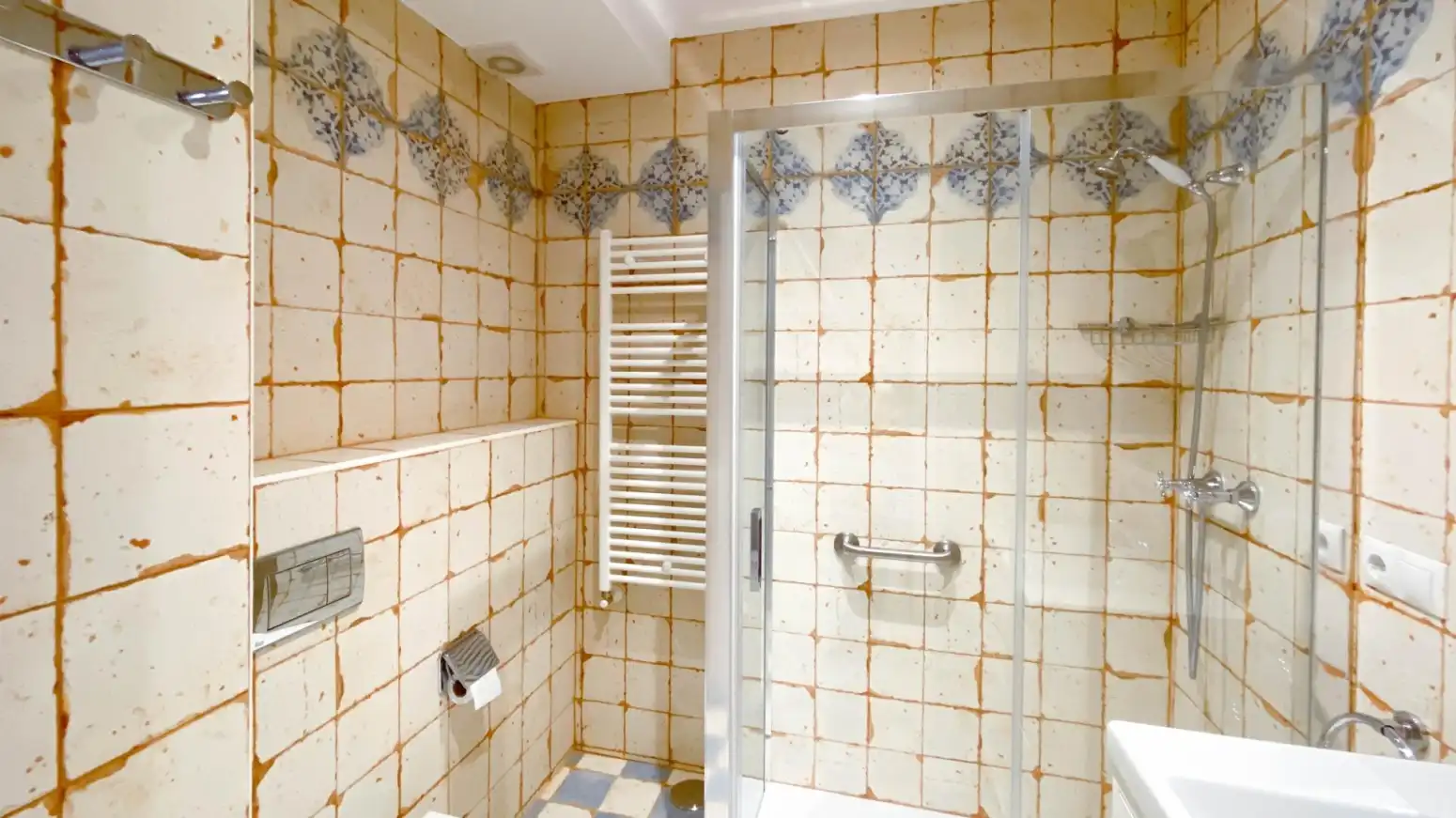 Bathroom of Flat for rent in Santander  with Heating, Terrace and Furnished