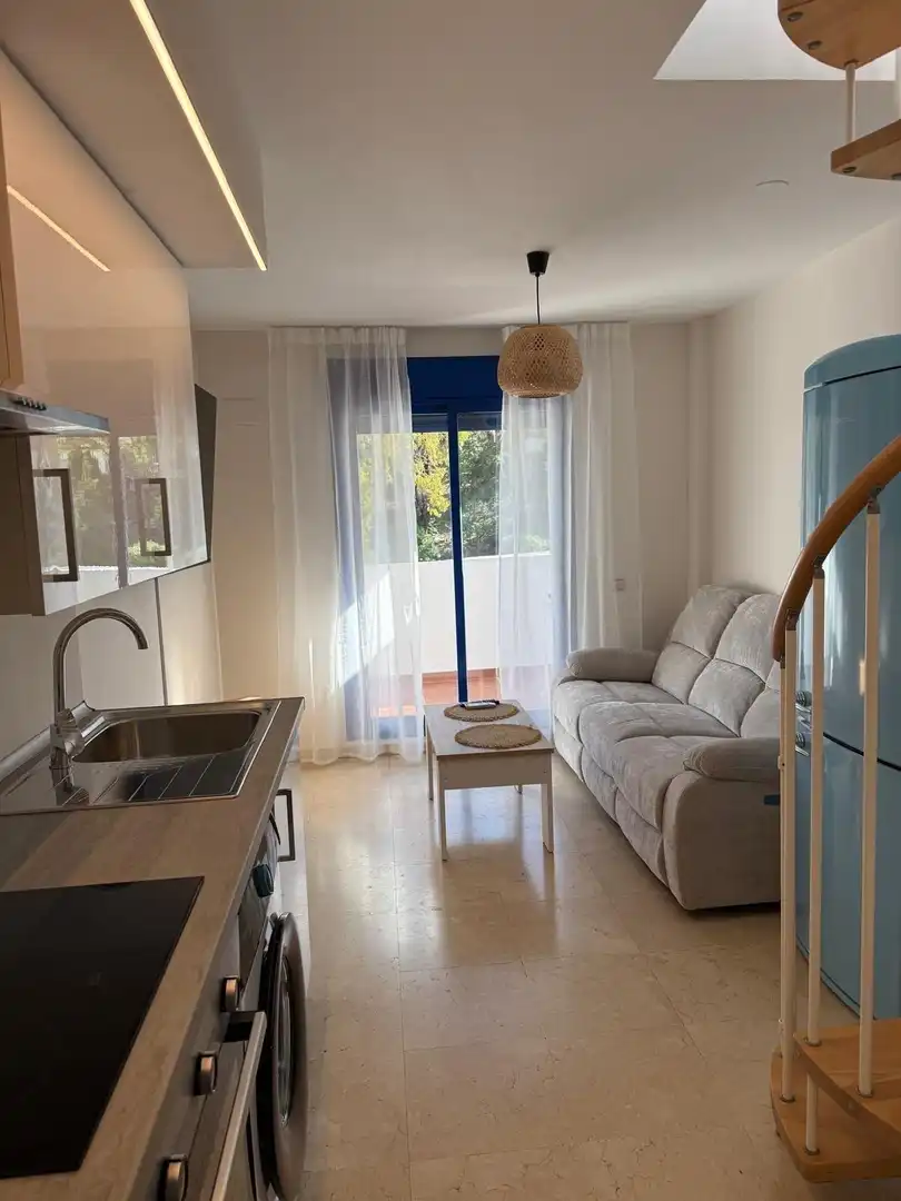 Wohnzimmer von Dachboden zur Miete in Benalmádena mit Klimaanlage, Heizung und Terrasse