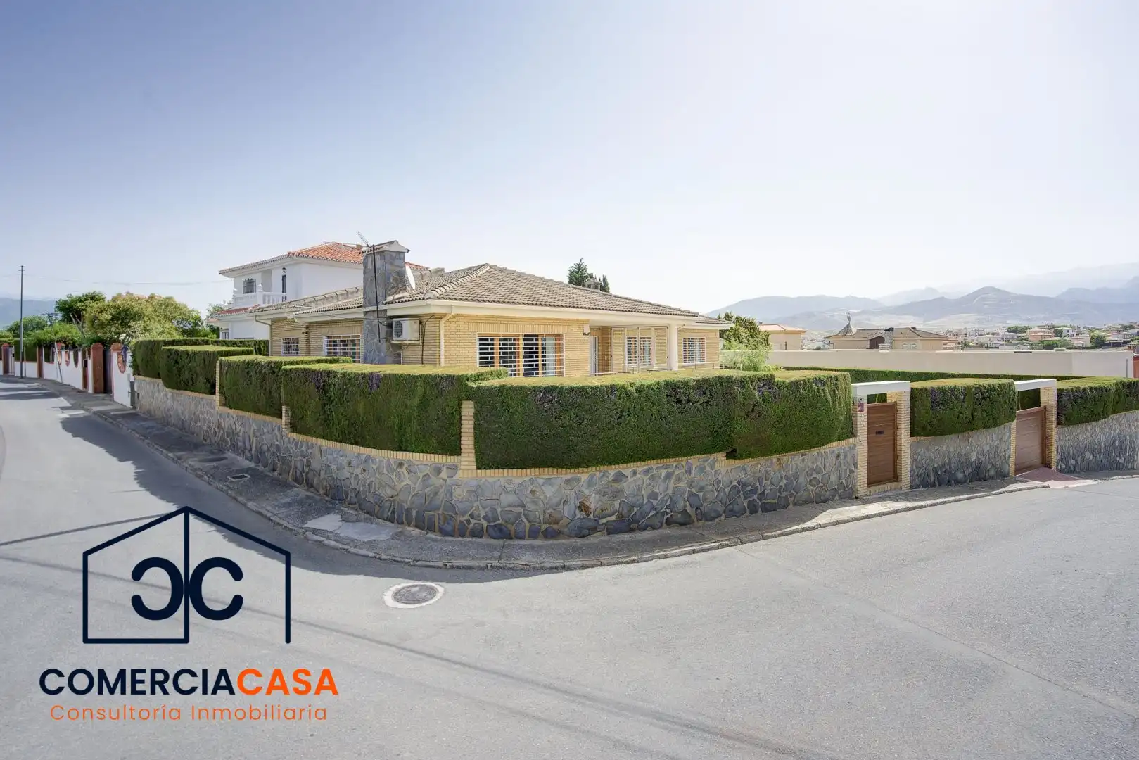 Vista exterior de Casa o xalet en venda en Villa de Otura amb Aire condicionat, Calefacció i Jardí privat