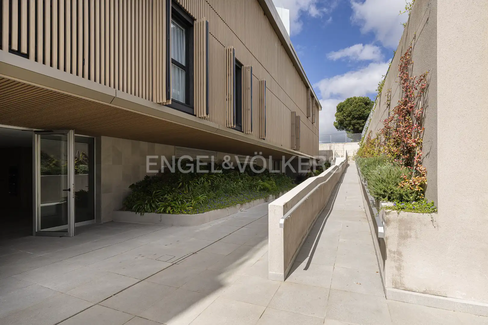 Vista exterior de Apartament de lloguer en Boadilla del Monte amb Aire condicionat, Calefacció i Jardí privat