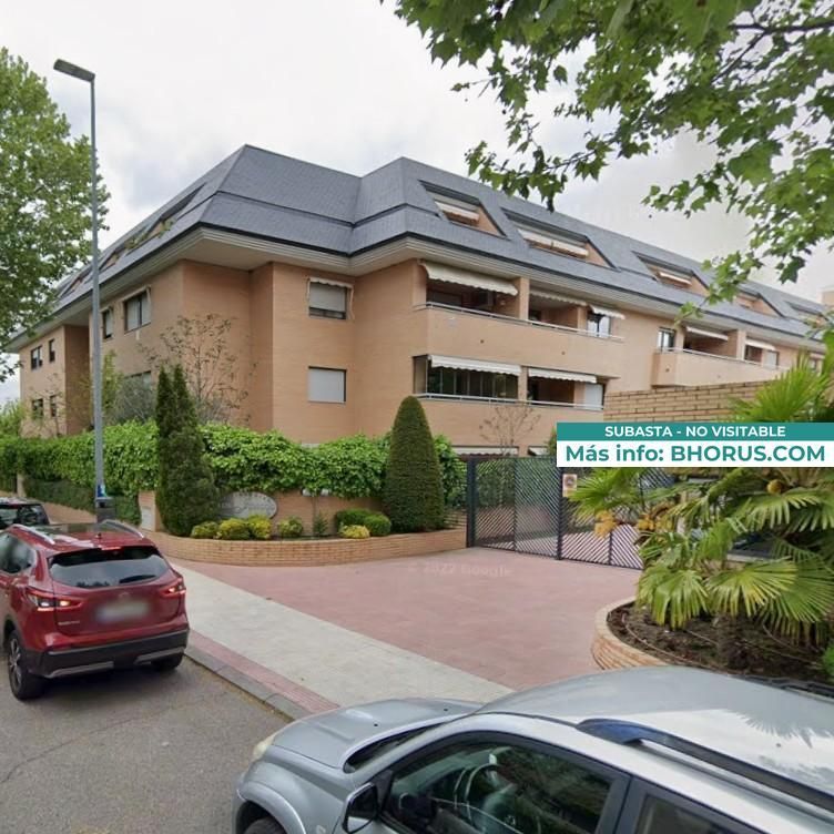 Vista exterior de Pis en venda en Las Rozas de Madrid amb Jardí privat i Piscina