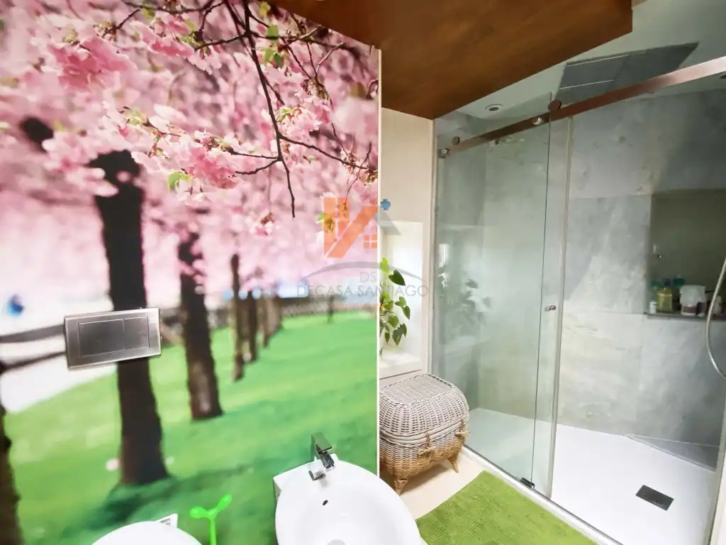 Bathroom of Houses for sale in Santiago de Compostela   with Washing machine