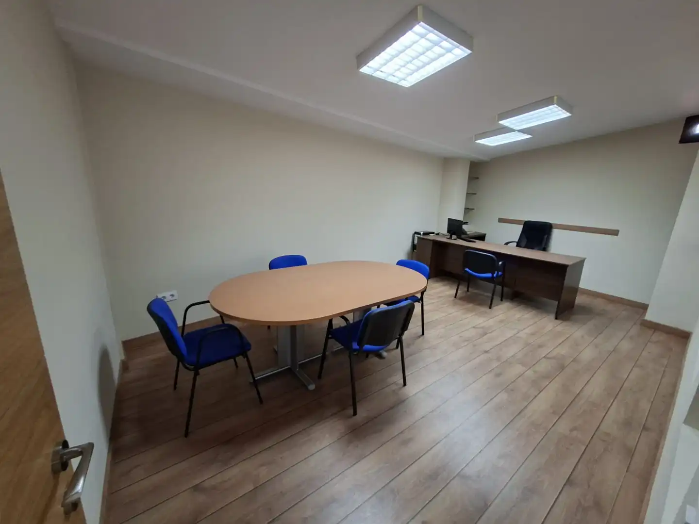 Büro zum Verkauf in Plasencia mit Klimaanlage und Heizung
