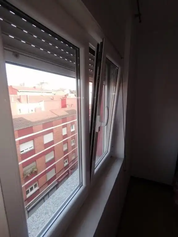 Dormitori de Pis en venda en Gijón  amb Moblat i Forn