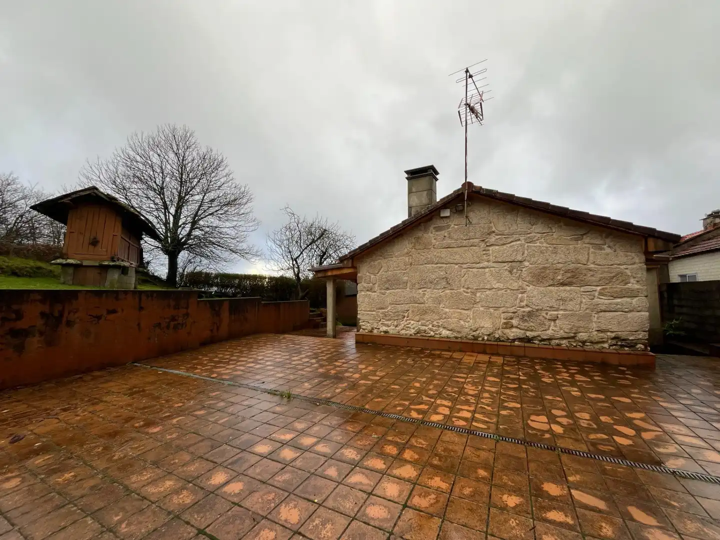 Vista exterior de Casa o xalet en venda en Covelo amb Calefacció, Jardí privat i Traster
