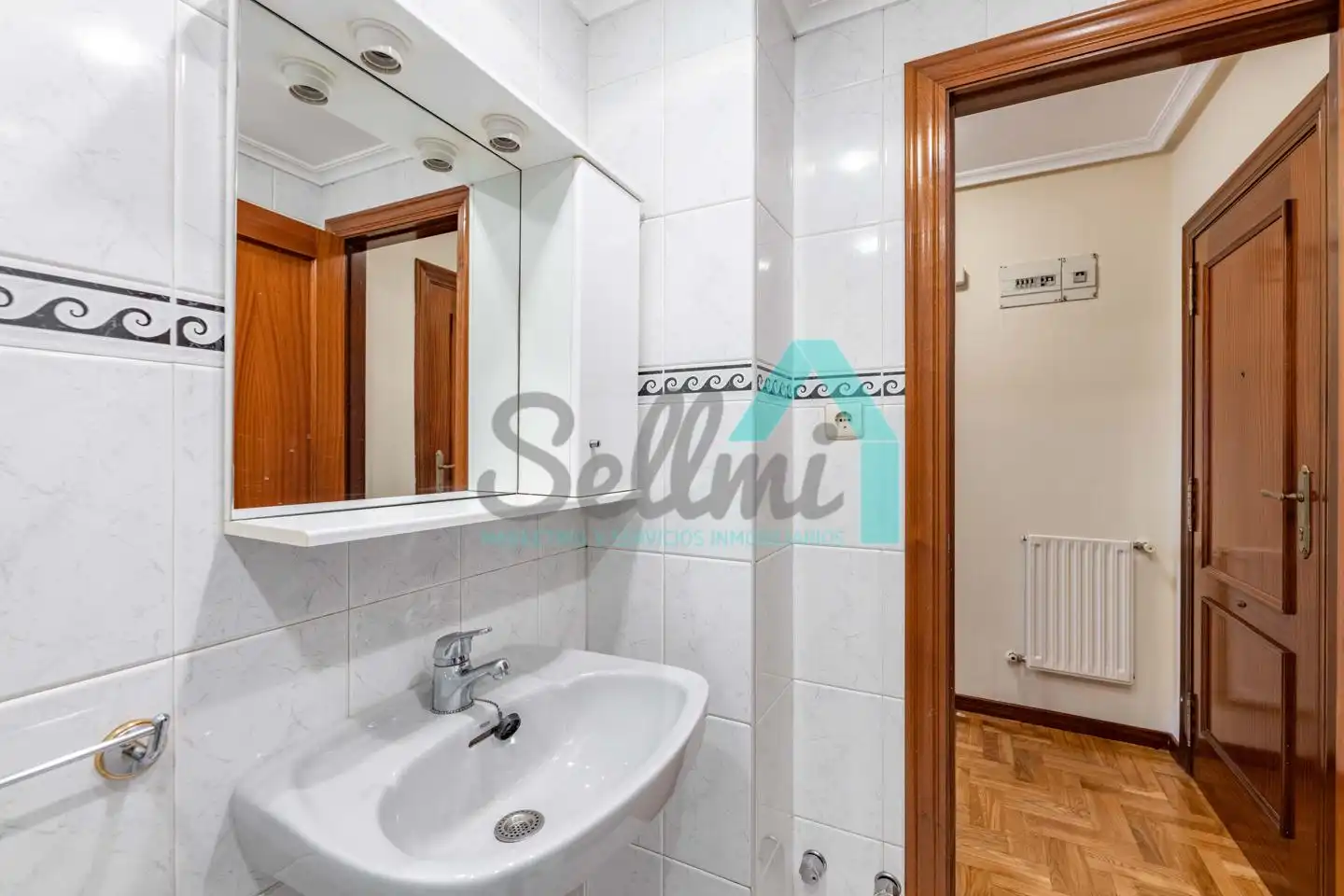 Badezimmer von Wohnung zur Miete in Oviedo  mit Heizung, Parkett und Möbliert