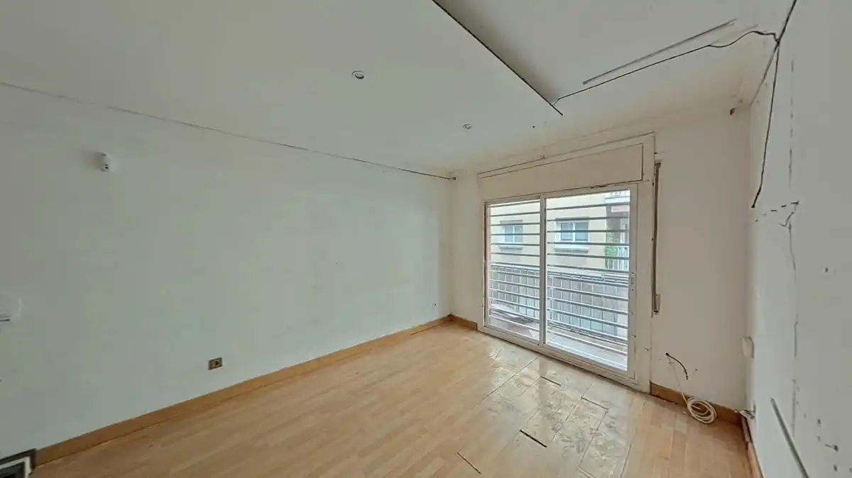 Piso en venta en Cerdanyola del Vallès con Balcón