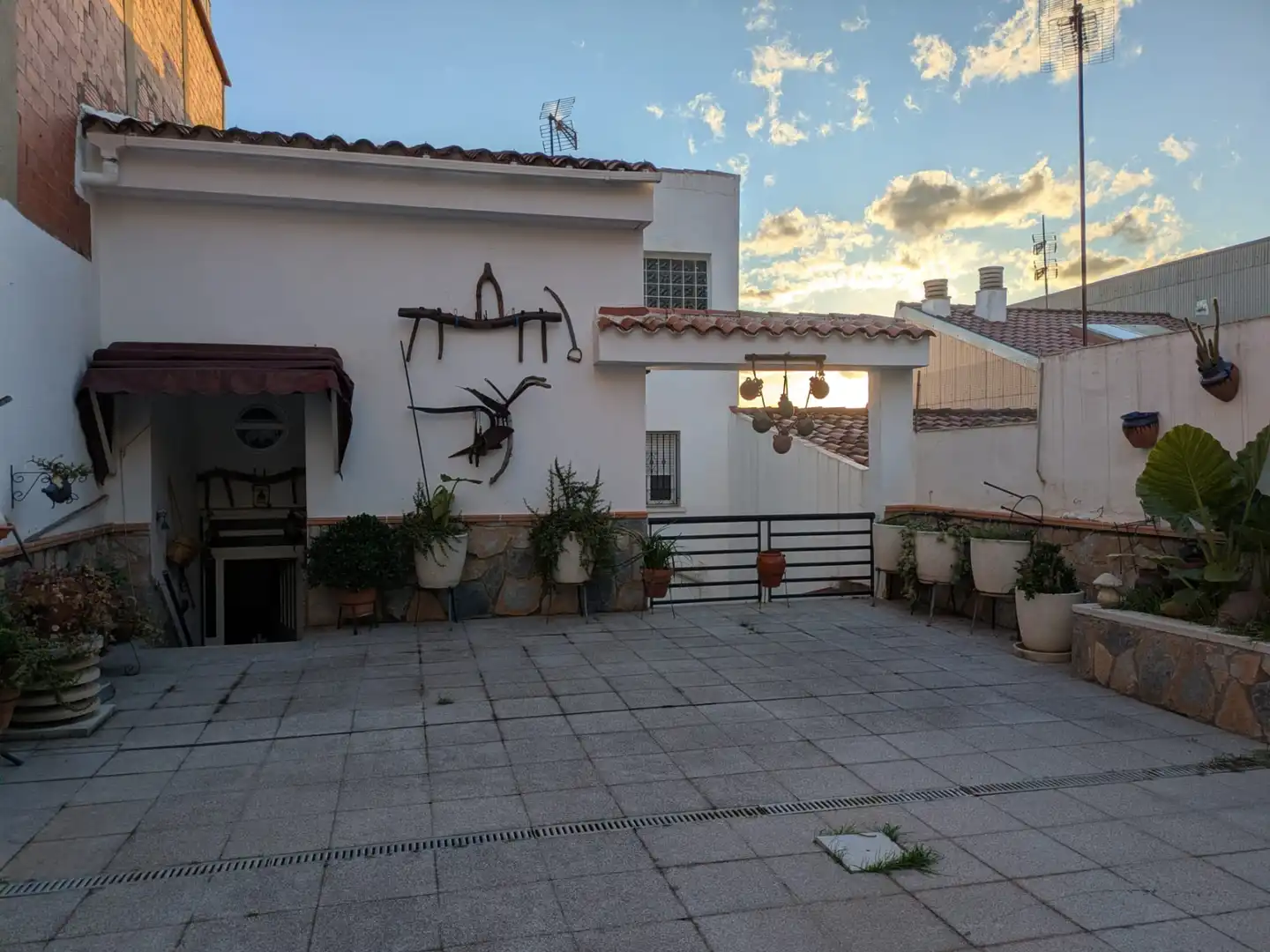 Außenansicht von Haus oder Chalet zum Verkauf in Santa Coloma de Gramenet mit Klimaanlage, Heizung und Terrasse