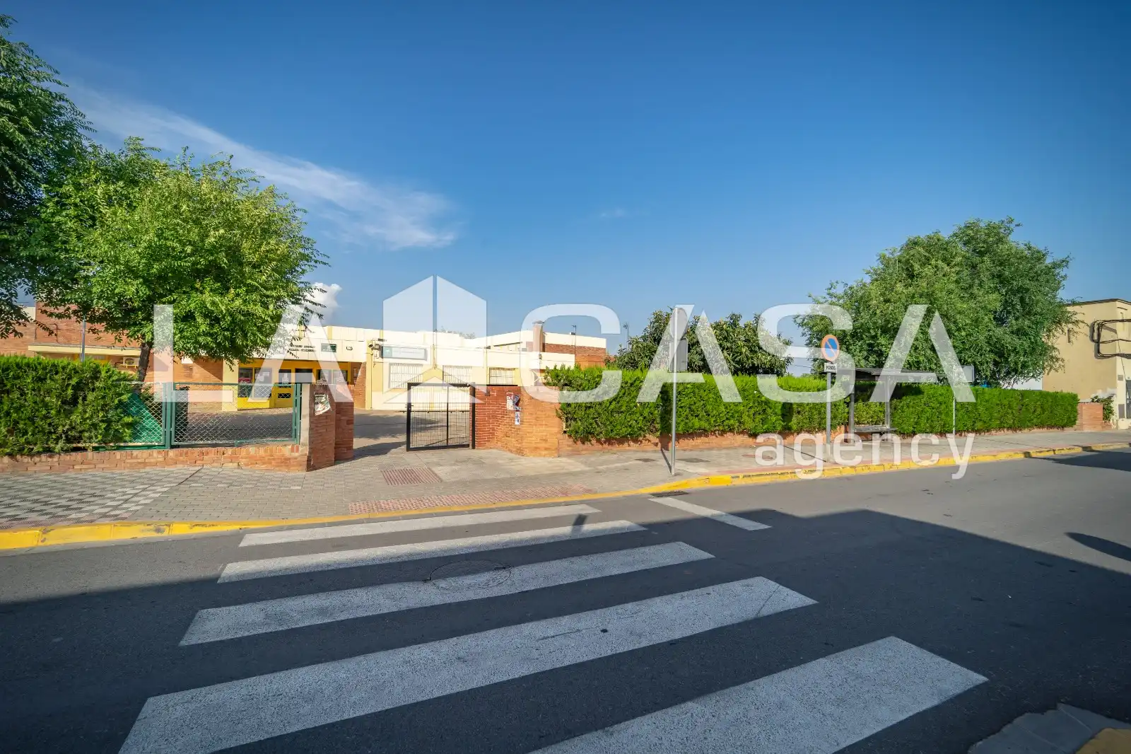 Exterior view of Houses for sale in Dos Hermanas  with Terrace