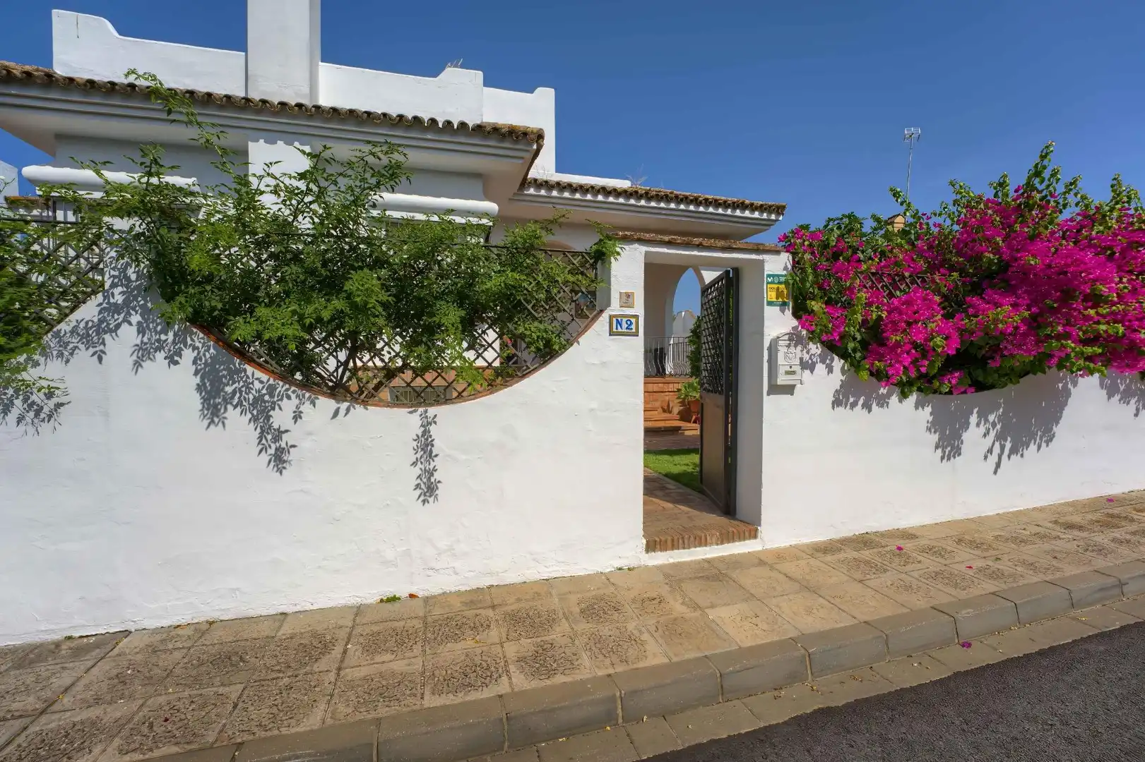 Garden of Houses for sale in Tomares  with Air Conditioner, Heating and Private garden